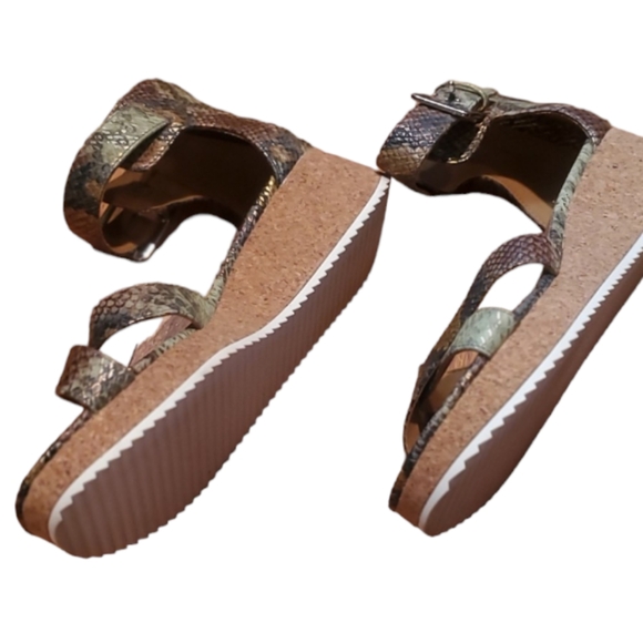 Adrienne Vittadini NWOT Vegan Leather Snakeskin Platform Sandals 7.5 M - Picture 7 of 8